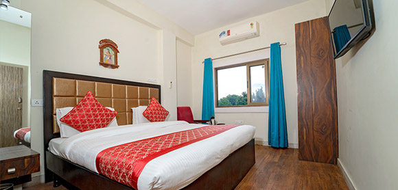 deluxe-room1-hotel-padmini-palace